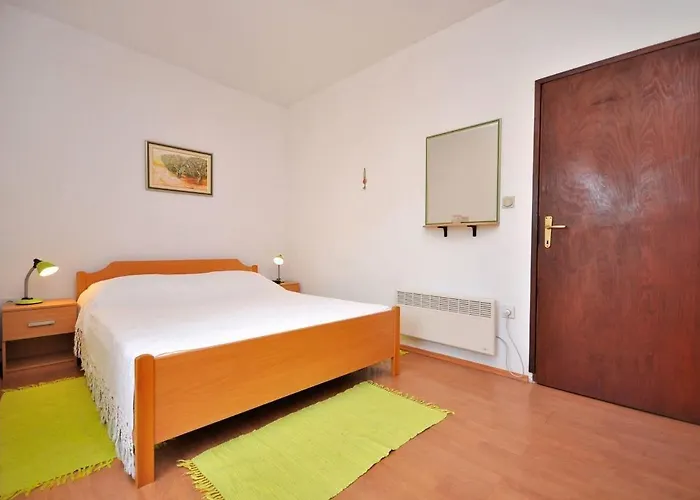 Slavica Apartamento Uble